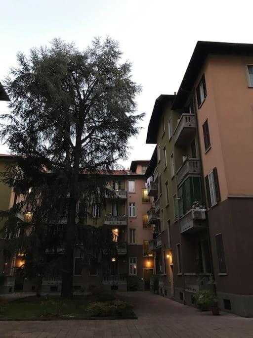 Appartamento In Zona Bocconi Milan Exterior photo